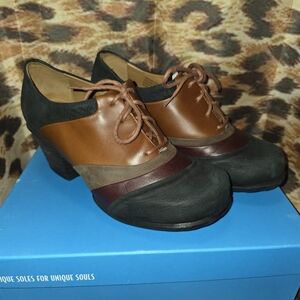 John Fluevog Hopefuls VOW Rounded Toe Lace Up Heels - Size 7.5